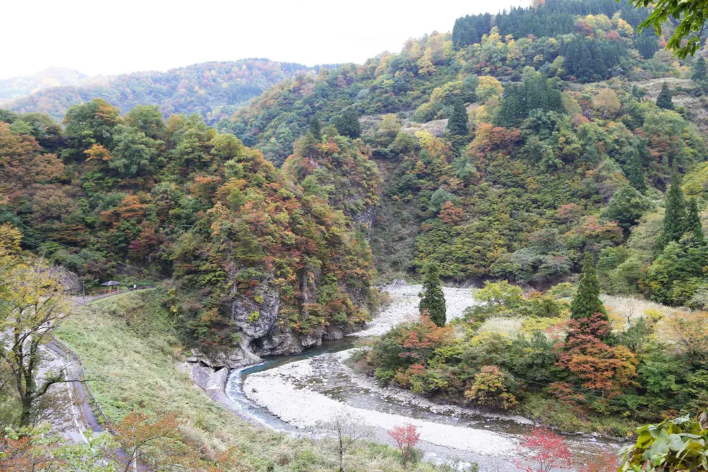 10 29 清津峡の紅葉 十日町市観光協会