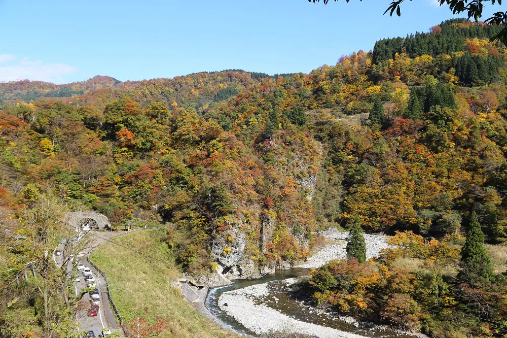 11 5 清津峡の紅葉 十日町市観光協会