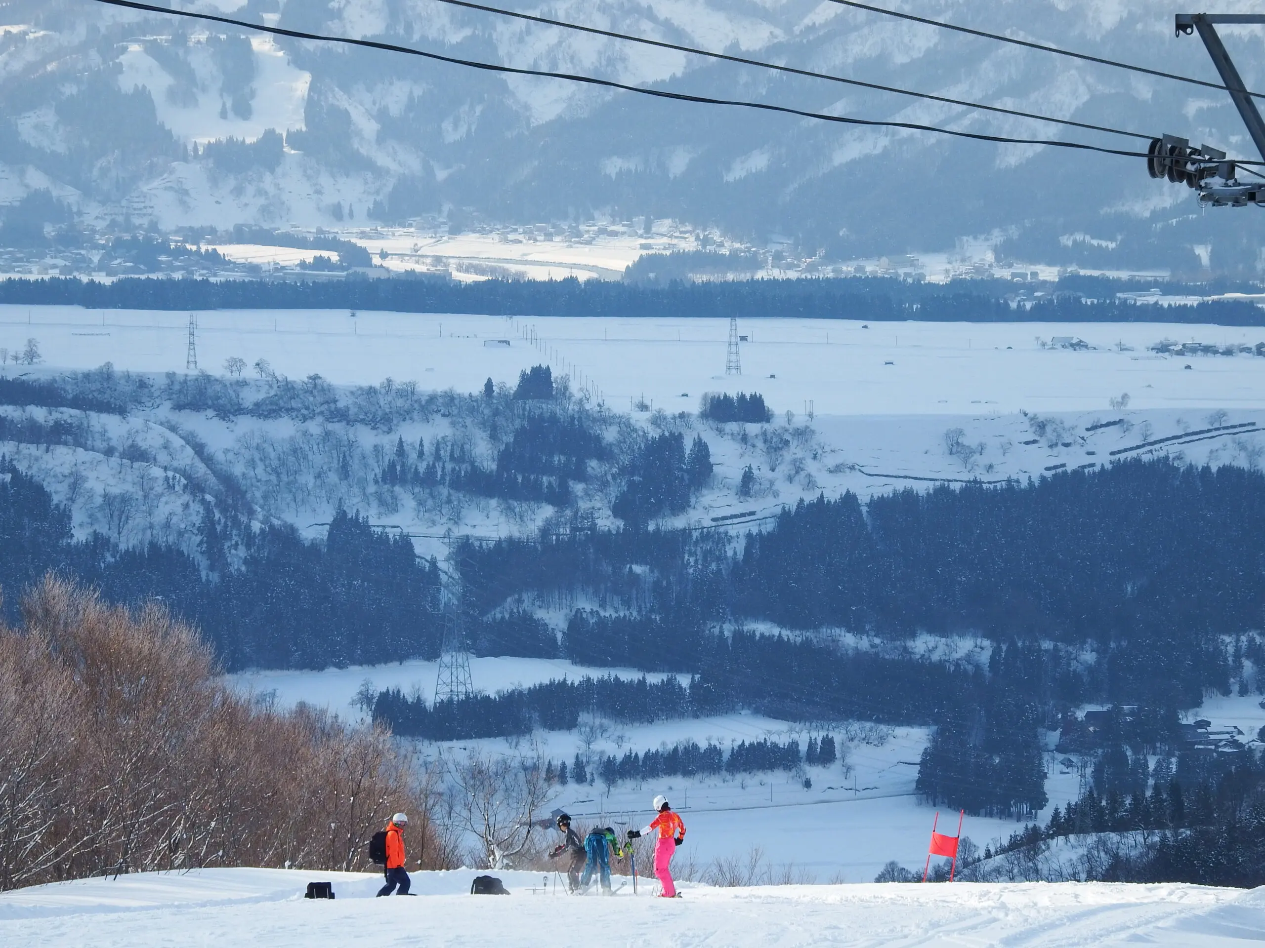 なかさと清津スキー場の北斜面ゲレンデは雪質最高ヽ W ﾉﾞ 十日町市観光協会