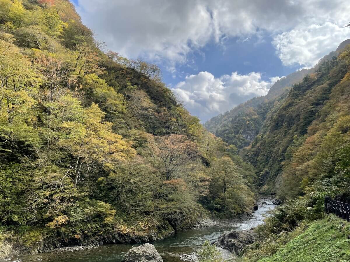 10 28 清津峡の紅葉情報 十日町市観光協会